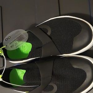 OOFOS Brand new size 11 men's